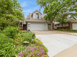 6819 Oakwood Dr, Urbandale, IA 50322