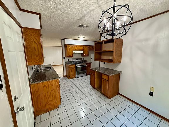 4th image of 202 Gilbert St