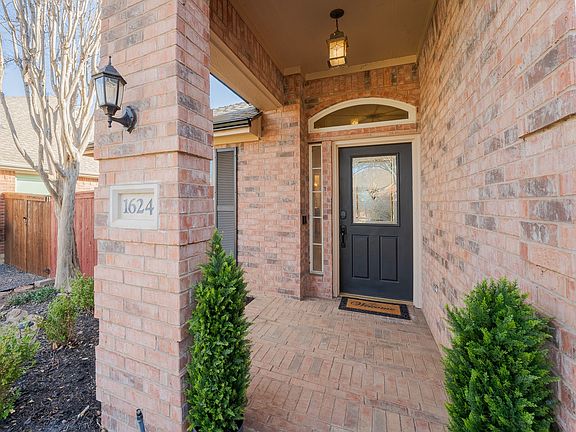 3rd image of 1624 Knoll Ridge Cir