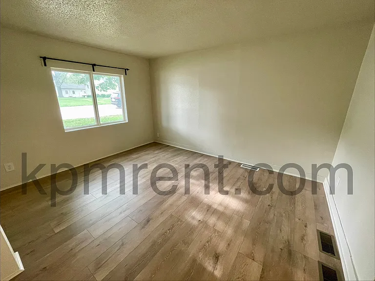303 Chestnut St — Photo 15