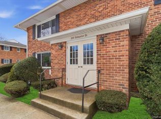 205 Edmunton Dr, North Babylon, NY 11703