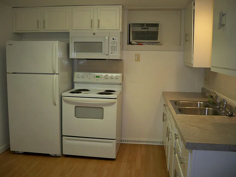 331 W Cedar St #1 — Photo 2