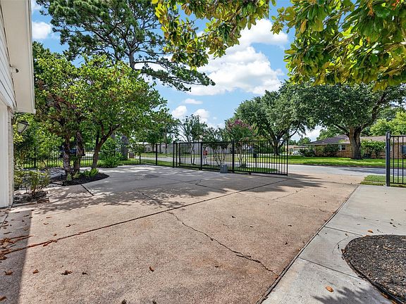 5th image of 10335 Emnora Ln