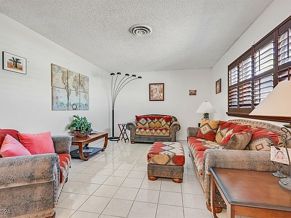 5th image of 3111 Liberty Cir N