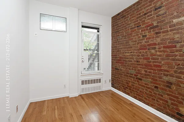 Rented by J. Lemle Real Estate | media 21