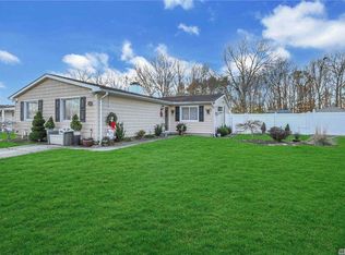 162 6th Ave, Holtsville, NY 11742