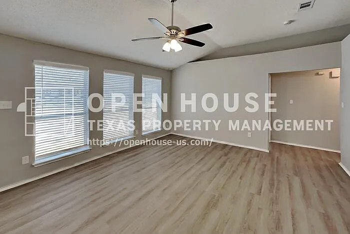 3 bed, 2.0 bath, 1344 sqft, $1,925 — Photo 4