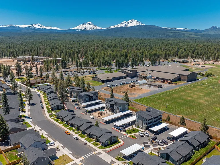 McKenzie Meadows Apartments — Photo 11