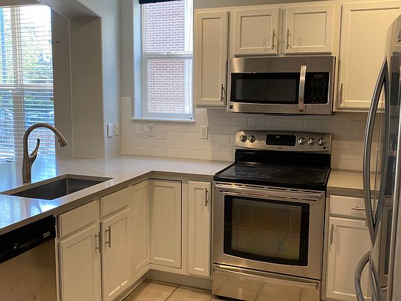 3rd image of 1747 N Pearl St APT 104