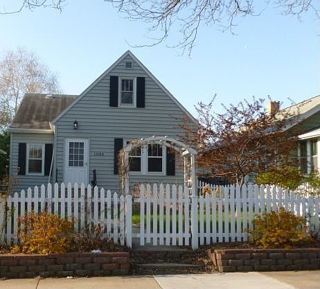 1st image of 1084 Rose Ave E