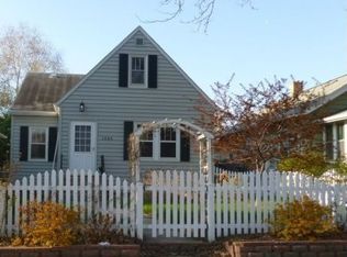 1084 Rose Ave E, Saint Paul, MN 55106