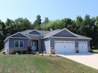 27 Wolf Run Rd, Kappa, IL 61738