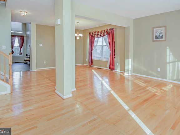 4th image of 808 Anna Ln