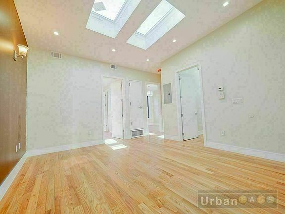 5th image of 146 Evergreen Ave APT 2