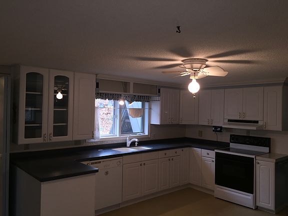 3rd image of 14123 Hemlock St