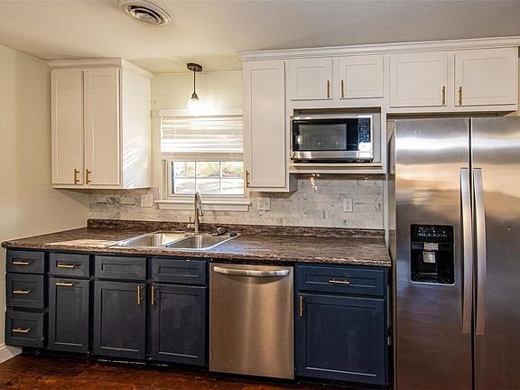 4th image of 820 N Suncrest Dr
