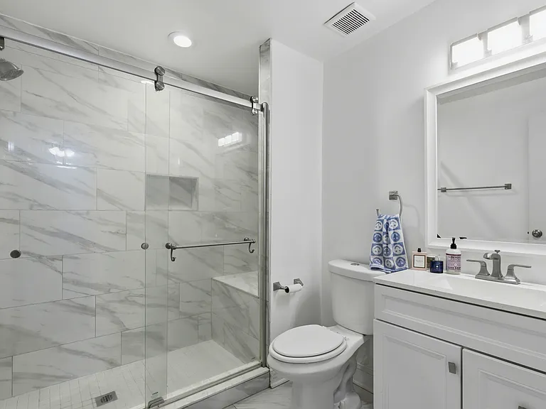 4318 Lawrence St — Photo 14