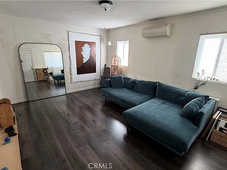 1008 W 17th St — Photo 2