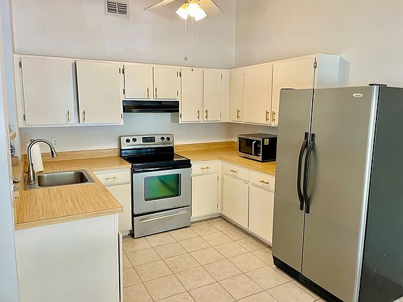 3rd image of 3784 Palace Dr