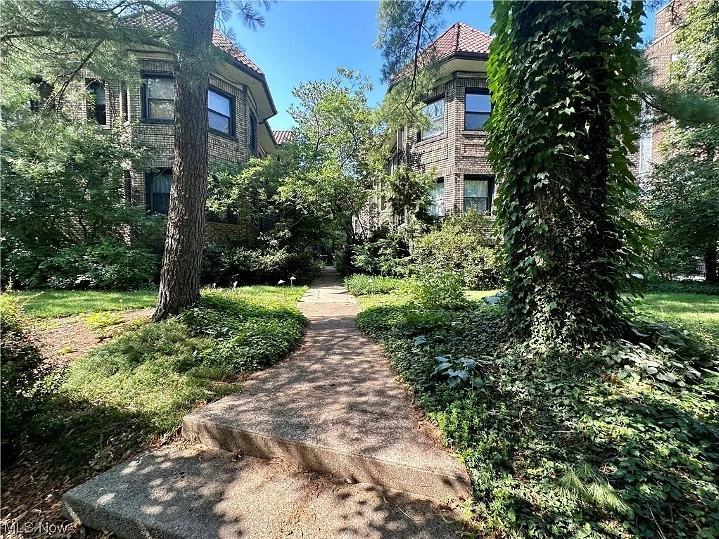 Charming 1-Bedroom Property in Prime Location — Photo 4