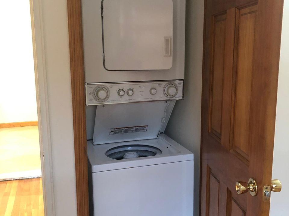 1st image of 16407 Crocheron Ave #2