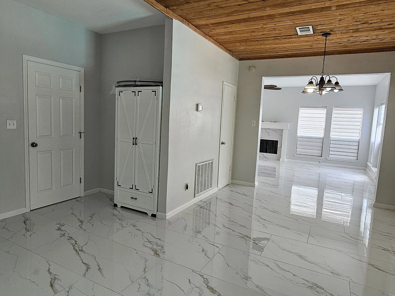 3 bed, 2.5 bath, 1800 sqft, $2,250 — Photo 4