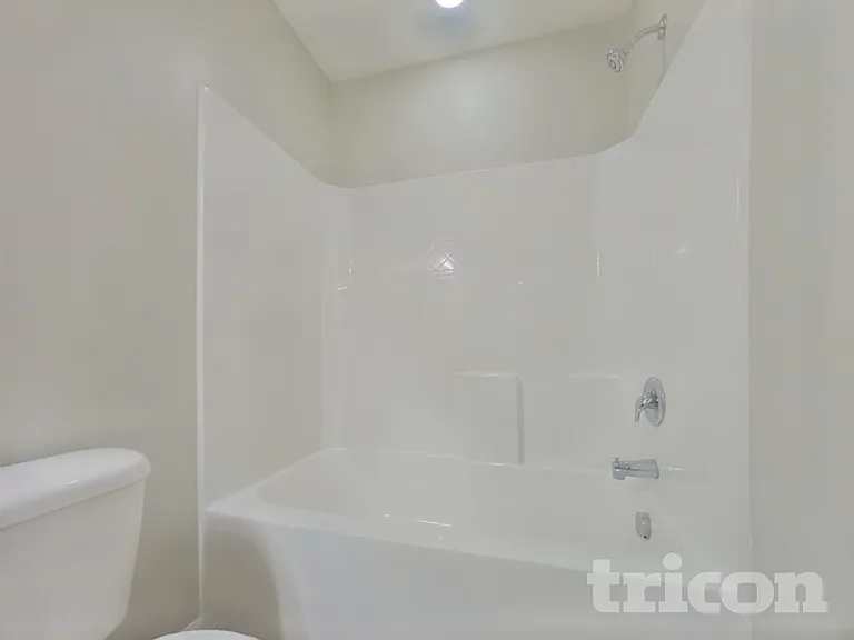 313 Fairford Rd — Photo 10