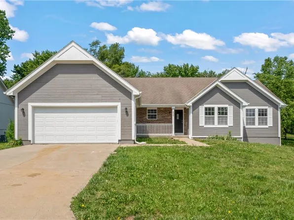 800 S Bridle Trail Ln, Peculiar, MO 64078