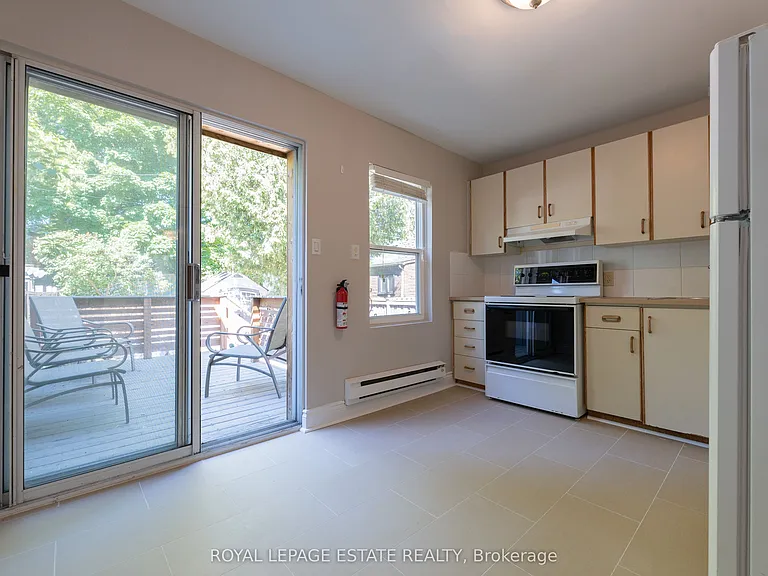 326 Monarch Park Ave — Photo 9