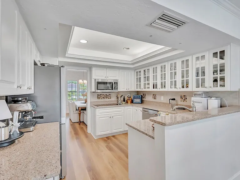 3173 Espanola Dr — Photo 12