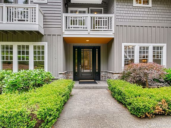 3rd image of 825 240th Ave NE
