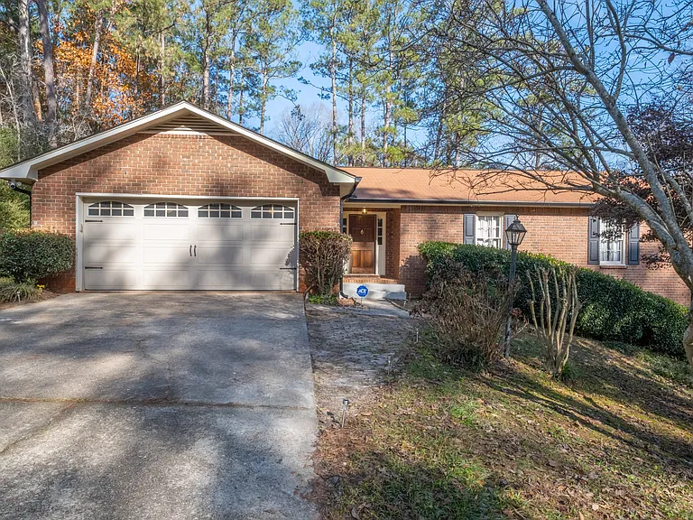 140 Nina Celeste Ln — Photo 35