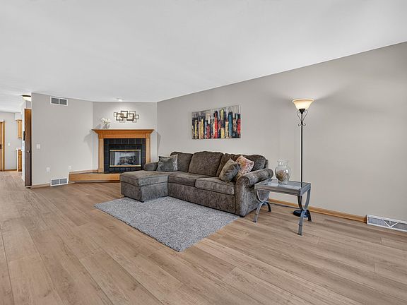 3rd image of 3222 Dorchester Way