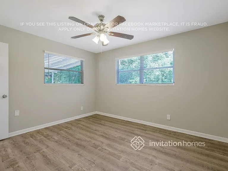 7917 Chateau Dr S — Photo 16