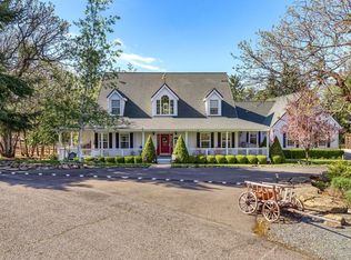 570 Powderhorn Dr, Jacksonville, OR 97530