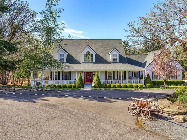 570 Powderhorn Dr, Jacksonville, OR 97530