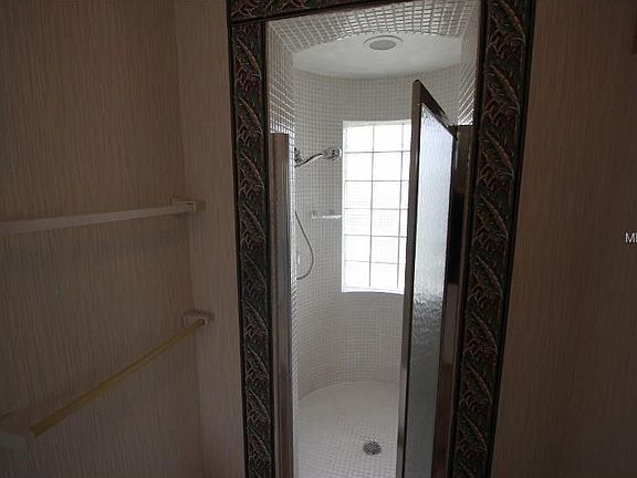 5th image of 204 Dogwood Cir