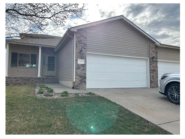 7938 Phares Dr, Lincoln, NE 68506