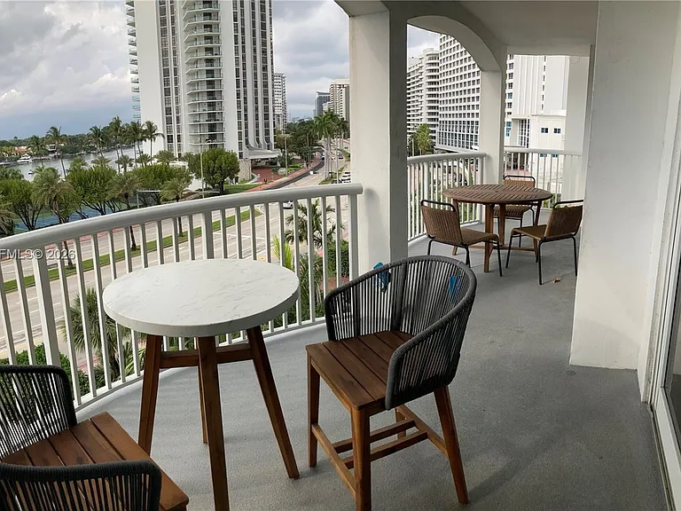 5401 Collins Ave #320 — Photo 49