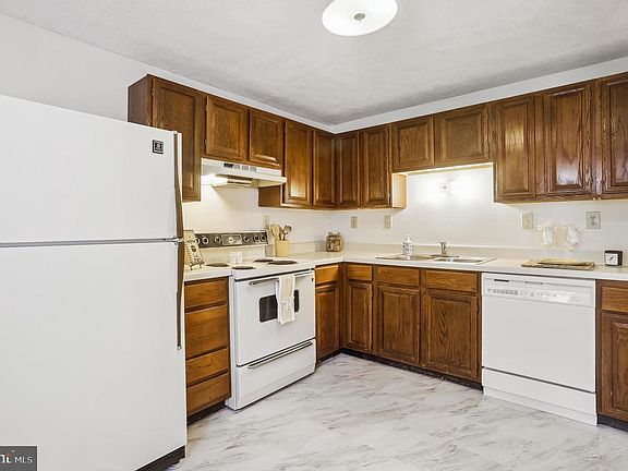 4th image of 7687 Fairbanks Ct