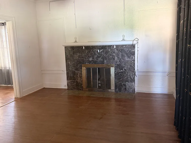 208 E Ligustrum Blvd — Photo 11