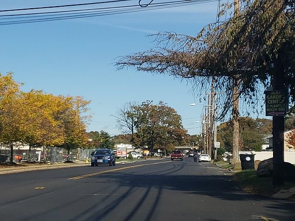 5th image of 84 Saxon Ave
