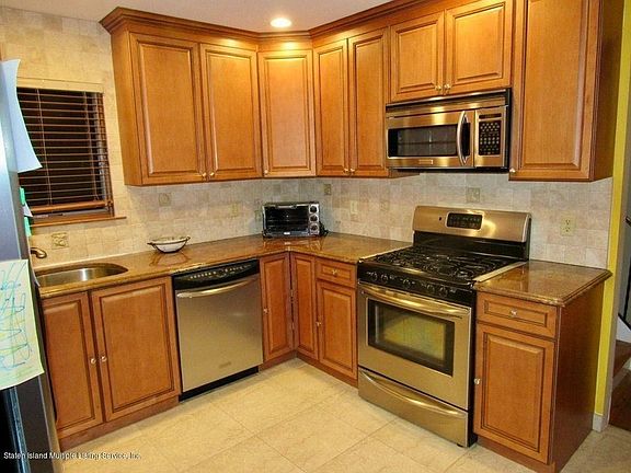 3rd image of 708 N Railroad Ave #1