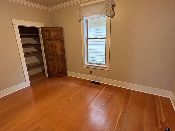 3rd image of 428 N 1st St W