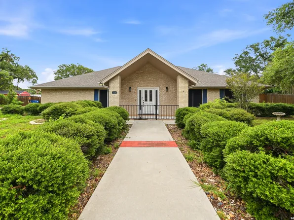 1320 CONTINENTAL DR, Pleasanton, TX 78064