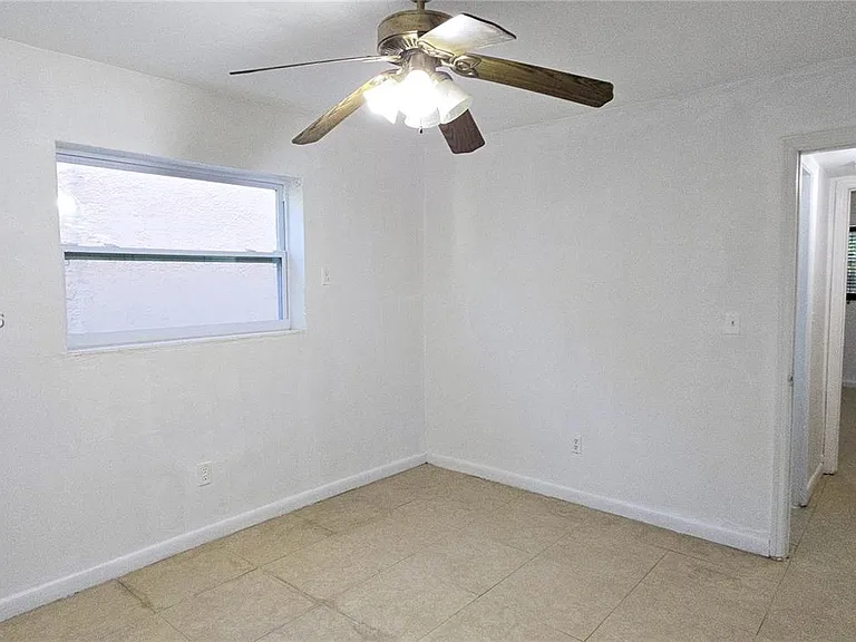 718 SE 8th St #1 — Photo 5