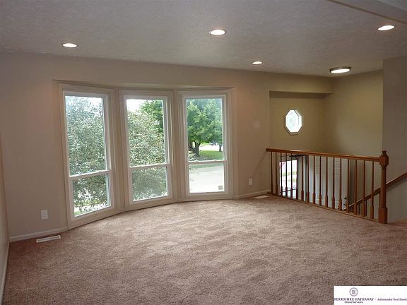 5th image of 7908 La Vista Dr