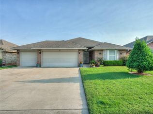 9327 Peachtree Ln, Midwest City, OK 73130