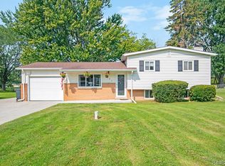 5436 Robin Dr, Grand Blanc, MI 48439