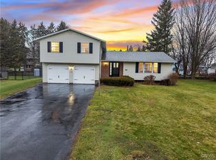 110 Mallard Dr, Camillus, NY 13031
